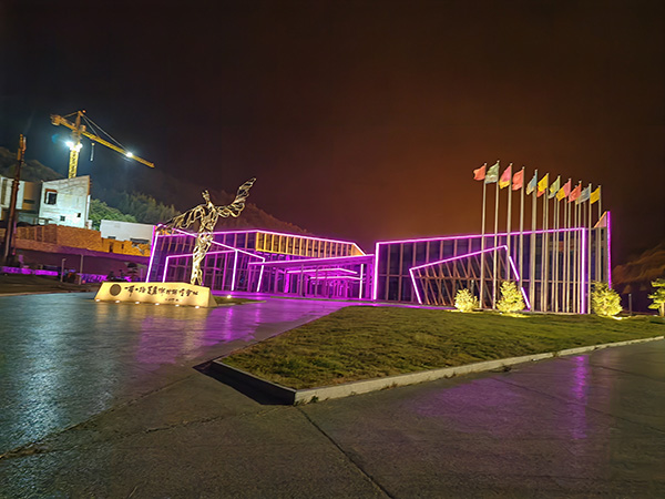 城市亮化是现代城市建设的重要组成部分，它不仅可以美化城市的夜景，还能提升城市的整体形象。随着科技的不断进步，城市亮化也得到了更多的关注和创新。本文将介绍一些关于城市亮化的创意和技术，帮助读者了解隆子城市亮化的重要性以及如何进行隆子城市亮化的规划和实施。