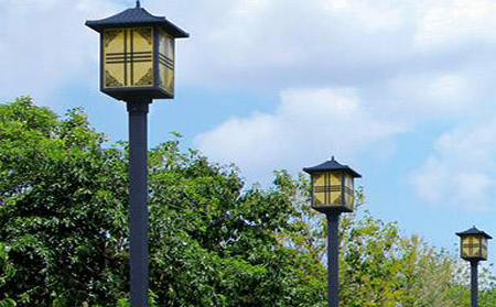 太阳能隆子庭院灯怎么选亮度与续航更耐用